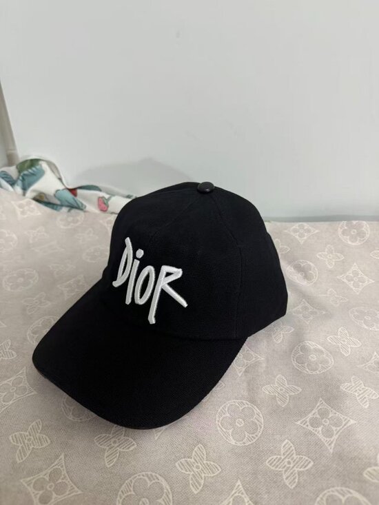 Iconic Dior, reimagined. Black canvas, bold embroidery, endless style. main image 5